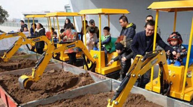 點擊查看詳細信息<br>標題：游樂挖掘機價格優(yōu)惠 閱讀次數(shù)：2267