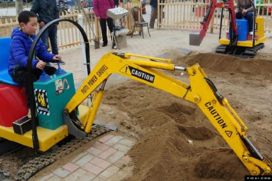 點擊查看詳細信息<br>標題：WCS-360型兒童挖掘機 閱讀次數(shù)：2305